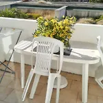 Appartement d\'une chambre a Frejus a 300 m de la plage avec vue sur la ville piscine partagee et balcon