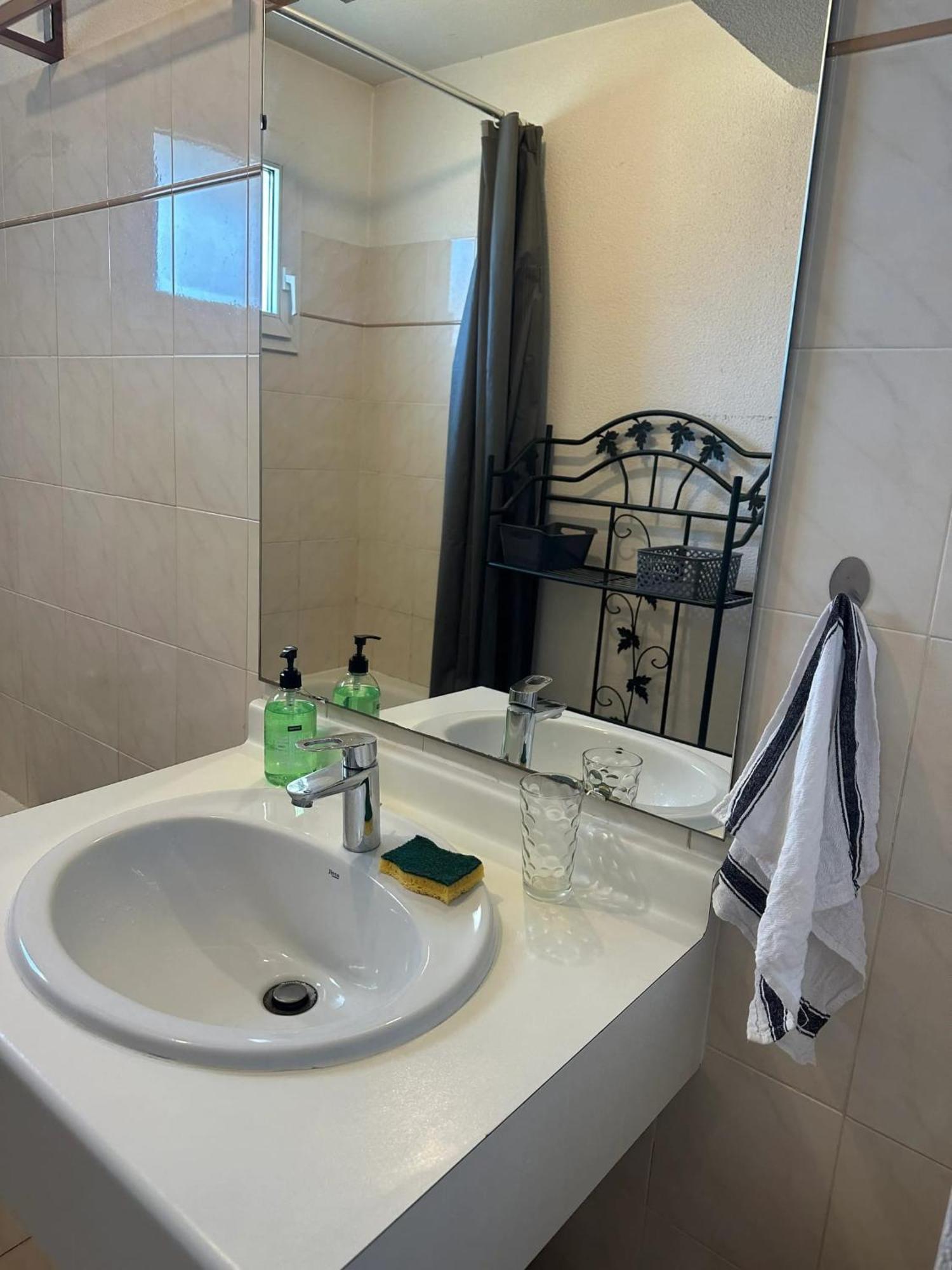 Appartement D'une A A 300 M De La Avec Vue Sur La Piscine Partagee Et Balcon *
